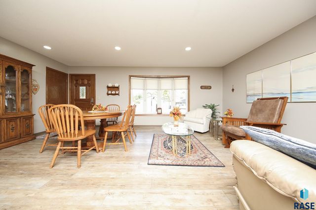 1601 E Sylvan Cir Circle, Brandon, SD 57005