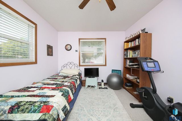 1601 E Sylvan Cir Circle, Brandon, SD 57005