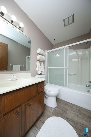 1601 E Sylvan Cir Circle, Brandon, SD 57005