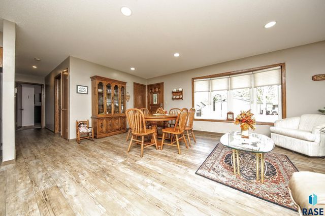 1601 E Sylvan Cir Circle, Brandon, SD 57005