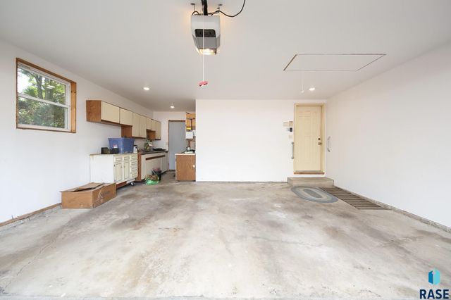 1601 E Sylvan Cir Circle, Brandon, SD 57005