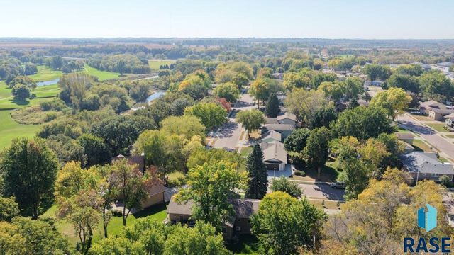 1601 E Sylvan Cir Circle, Brandon, SD 57005