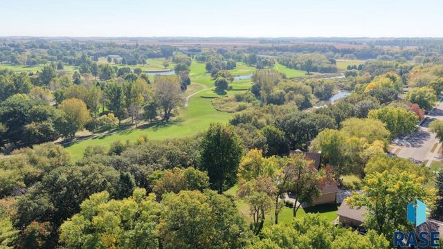 1601 E Sylvan Cir Circle, Brandon, SD 57005