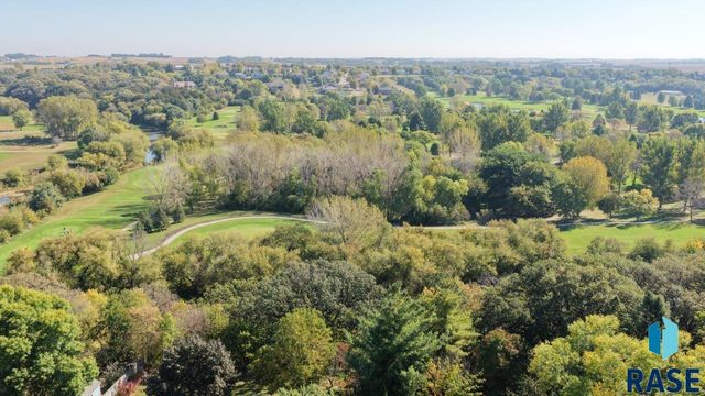 1601 E Sylvan Cir Circle, Brandon, SD 57005