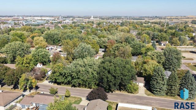 1601 E Sylvan Cir Circle, Brandon, SD 57005