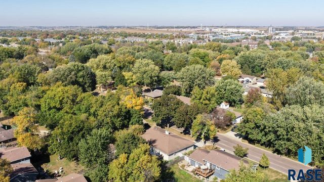 1601 E Sylvan Cir Circle, Brandon, SD 57005