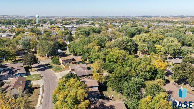 1601 E Sylvan Cir Circle, Brandon, SD 57005