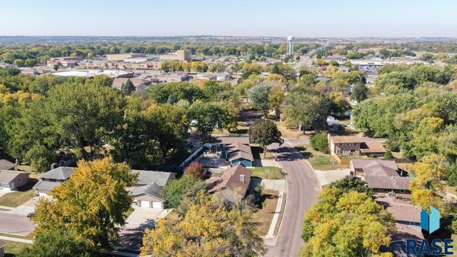 1601 E Sylvan Cir Circle, Brandon, SD 57005