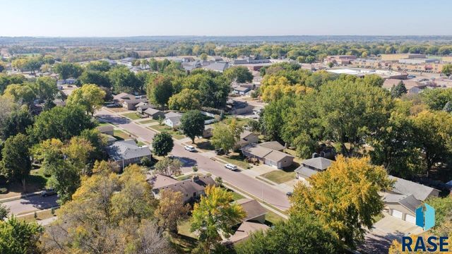 1601 E Sylvan Cir Circle, Brandon, SD 57005