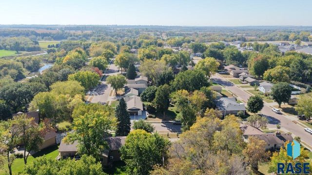 1601 E Sylvan Cir Circle, Brandon, SD 57005