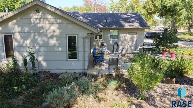 1601 E Sylvan Cir Circle, Brandon, SD 57005