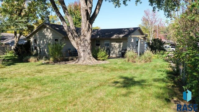 1601 E Sylvan Cir Circle, Brandon, SD 57005