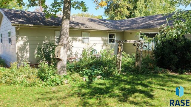 1601 E Sylvan Cir Circle, Brandon, SD 57005