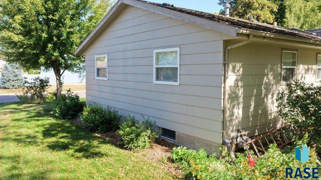 1601 E Sylvan Cir Circle, Brandon, SD 57005