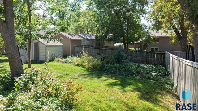 1601 E Sylvan Cir Circle, Brandon, SD 57005