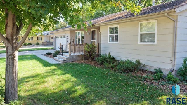 1601 E Sylvan Cir Circle, Brandon, SD 57005