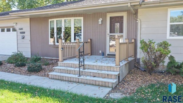 1601 E Sylvan Cir Circle, Brandon, SD 57005
