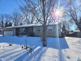 1601 E Sylvan Cir Circle, Brandon, SD 57005