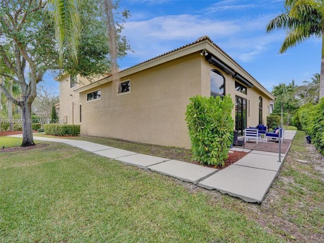 303 NW 119th Dr, Coral Springs, FL 33071