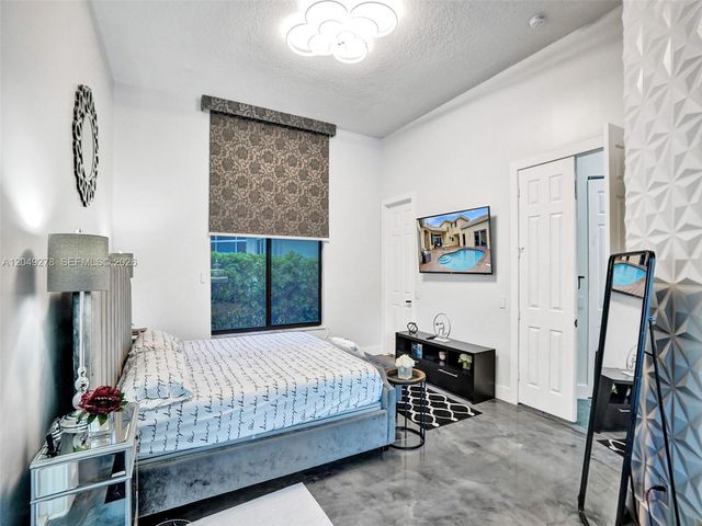 303 NW 119th Dr, Coral Springs, FL 33071