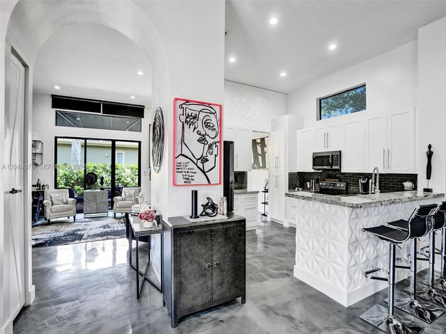 303 NW 119th Dr, Coral Springs, FL 33071