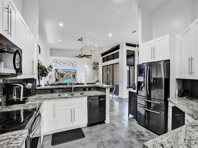 303 NW 119th Dr, Coral Springs, FL 33071