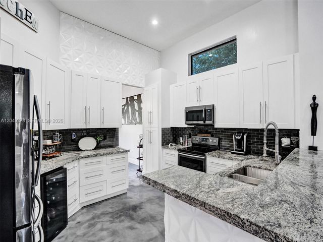 303 NW 119th Dr, Coral Springs, FL 33071