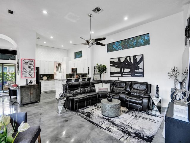 303 NW 119th Dr, Coral Springs, FL 33071