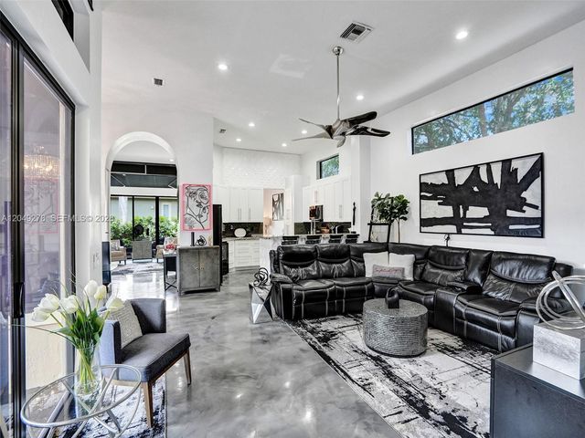 303 NW 119th Dr, Coral Springs, FL 33071