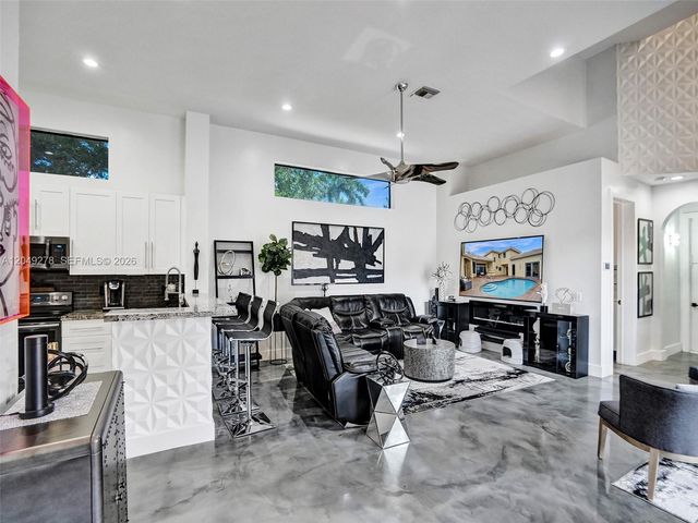 303 NW 119th Dr, Coral Springs, FL 33071