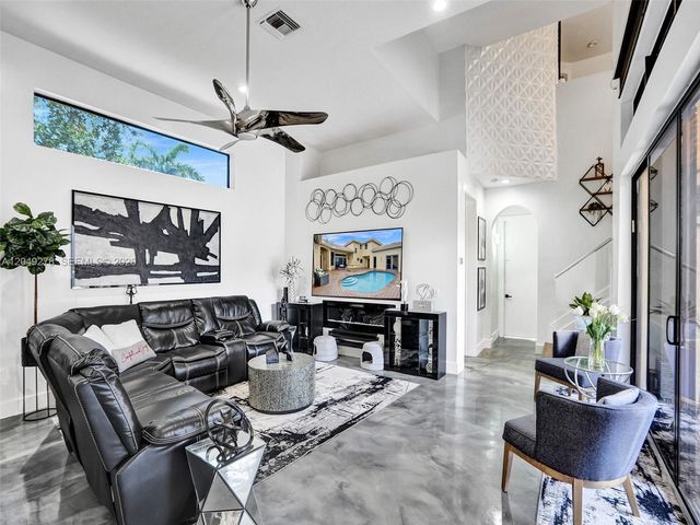 303 NW 119th Dr, Coral Springs, FL 33071