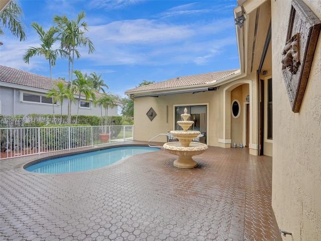 303 NW 119th Dr, Coral Springs, FL 33071