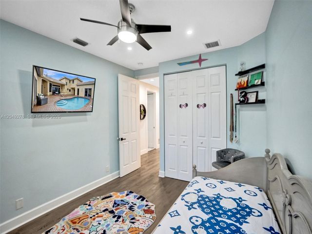 303 NW 119th Dr, Coral Springs, FL 33071