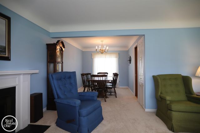 21111 Lennon Street, Harper Woods, MI 48225