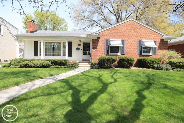 21111 Lennon Street, Harper Woods, MI 48225
