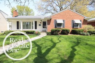 21111 Lennon Street, Harper Woods, MI 48225