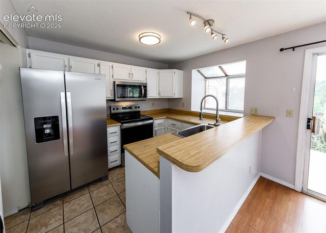 6712 Mountain Top Lane, Colorado Springs, CO 80919