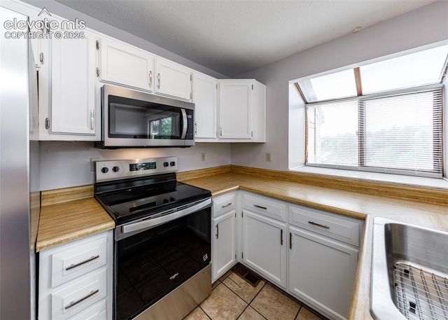 6712 Mountain Top Lane, Colorado Springs, CO 80919