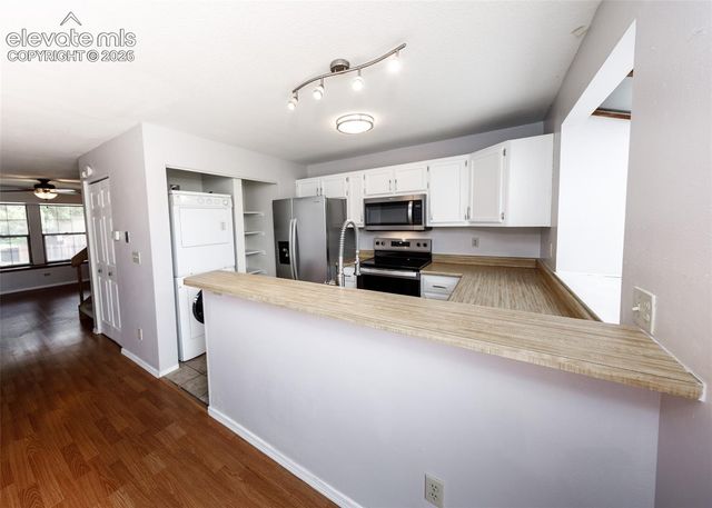 6712 Mountain Top Lane, Colorado Springs, CO 80919