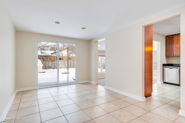 226 Charlotte Place, Mundelein, IL 60060