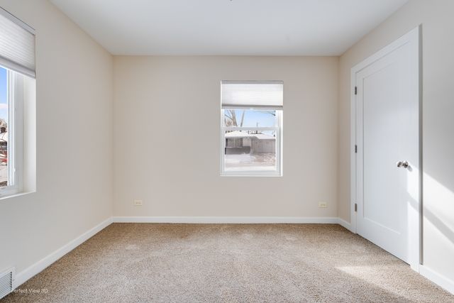 226 Charlotte Place, Mundelein, IL 60060