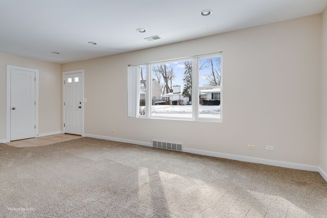 226 Charlotte Place, Mundelein, IL 60060