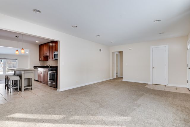 226 Charlotte Place, Mundelein, IL 60060