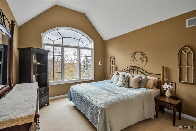 12 Woodthrush Trail, Orchard Park, NY 14127