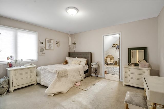 12 Woodthrush Trail, Orchard Park, NY 14127