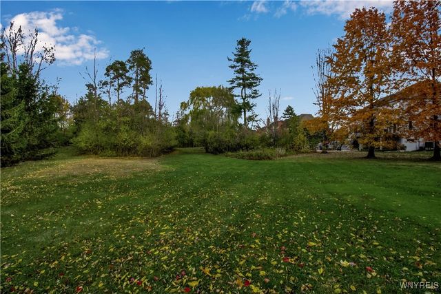 12 Woodthrush Trail, Orchard Park, NY 14127