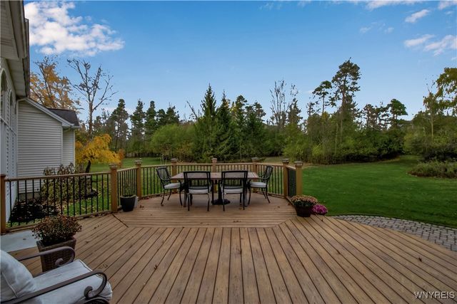 12 Woodthrush Trail, Orchard Park, NY 14127