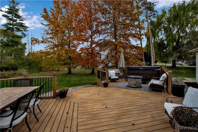 12 Woodthrush Trail, Orchard Park, NY 14127