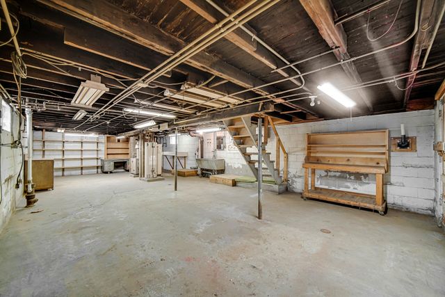 2806 Schrage Avenue, Whiting, IN 46394