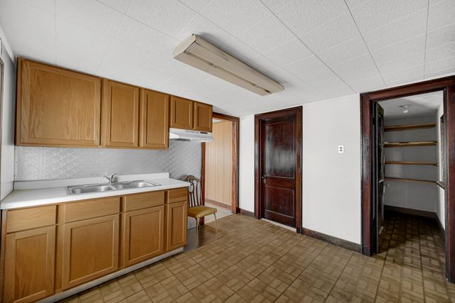 2806 Schrage Avenue, Whiting, IN 46394